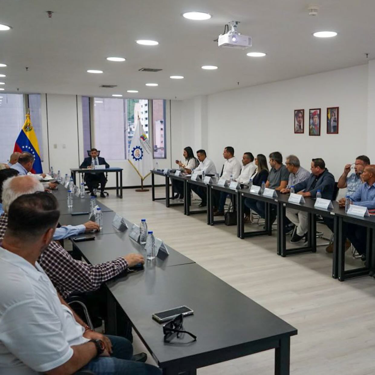 Reunión entre el Presidente de Conglomerado Productivo S.A., Ibrahim Infante, con el Ministro de Industrias y Producción Nacional y empresarios del sector textil (+Fotos y Video)