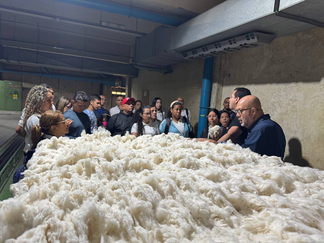 Trabajadores del Conglomerado Productico visitaron la empresa textil Royal Tex para conocer sus procesos de producción