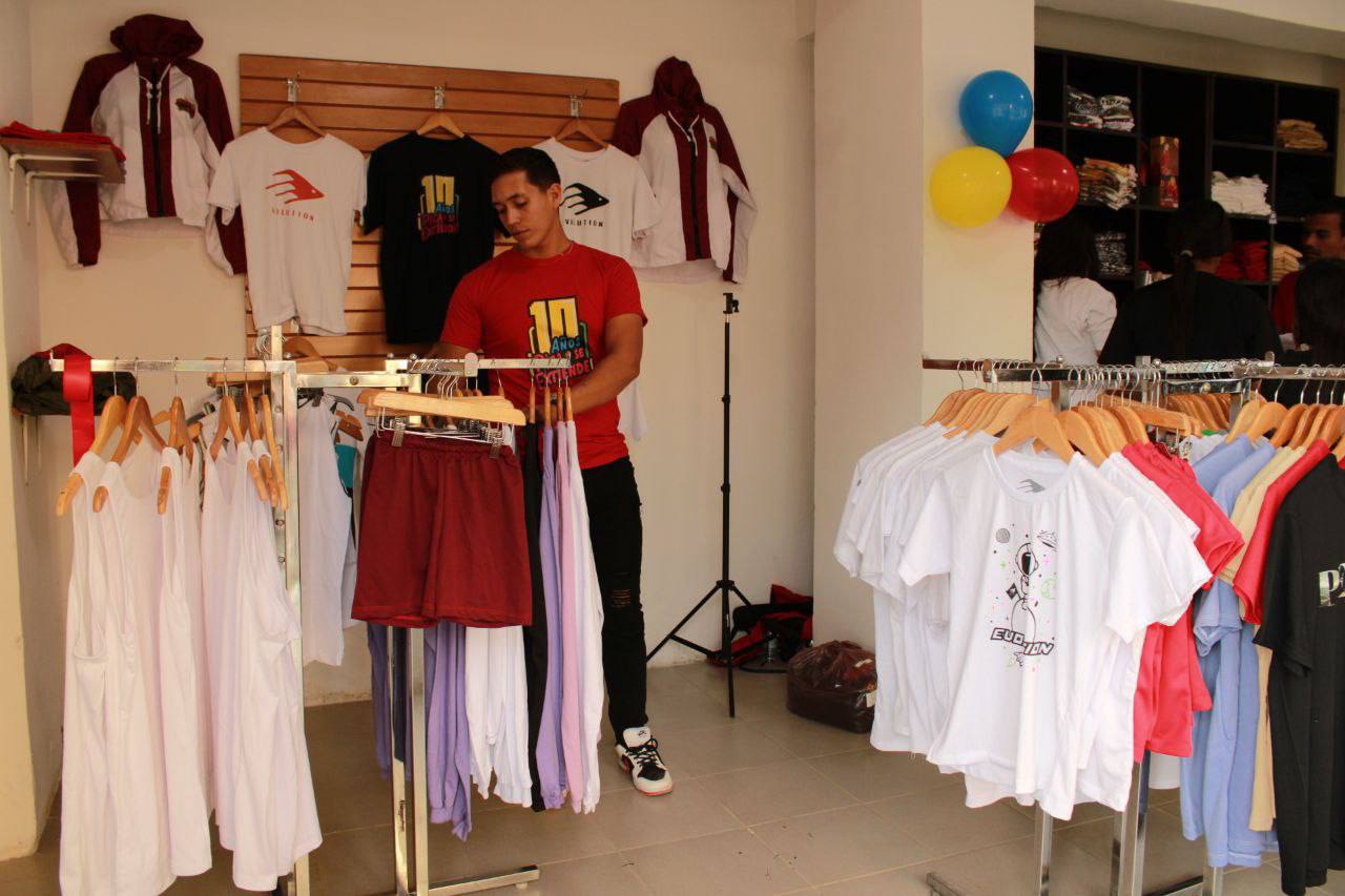 Conglomerado Productivo y Jóvenes del Barrio inauguran tienda textil en Ciudad Lebrun